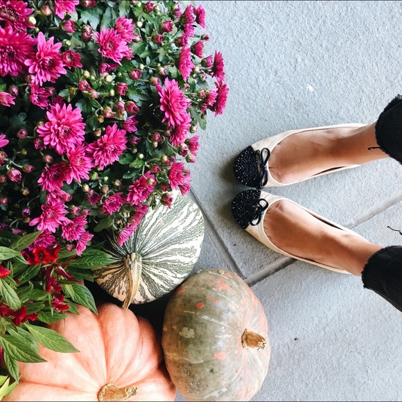 Sam Edelman Shoes - Sam Edelman Cream Leather Spike Ballet Flats 6M